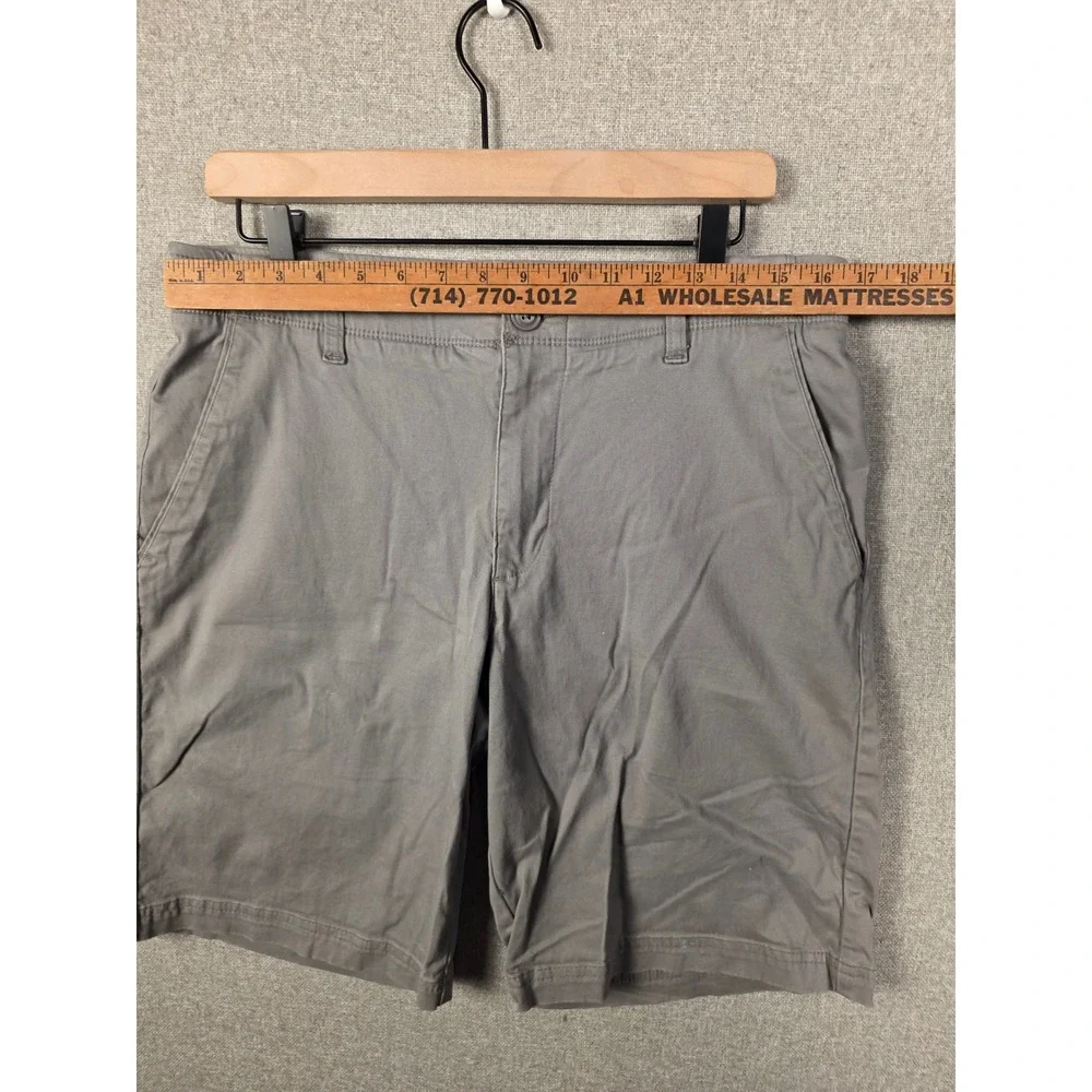 Lee X-Treme Comfort Mens Gray Chino Shorts Size 32 Stretch Flat Front 4183506